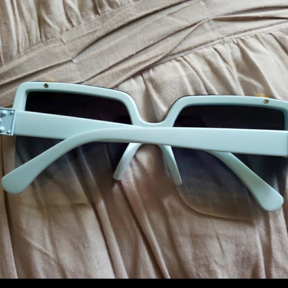 Sky Sunglasses 🕶